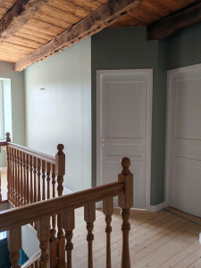 Photo de galerie - Mise en peinture mur et boiserie