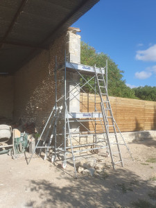 Photo de galerie - Reconstruction d angle de mur après destruction d une grange.