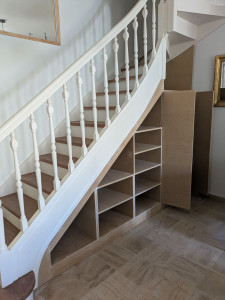 Photo de galerie - Fabrication d'un aménagement sur mesure en médium prêt a peindre 