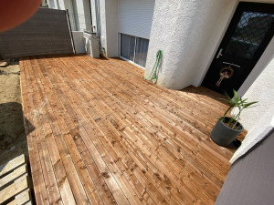 Photo de galerie - Terrassement et réalisation de terrasse en bois sur plots 