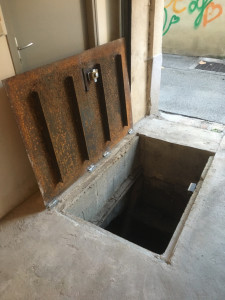 Photo de galerie - Fabrication et pose d’une trappe de sous sol verrouillable