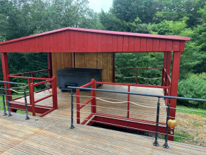 Photo de galerie - Création de toutes pièces d’un car B avec garde, corps toiture et pose de jacuzzi plus toiture et mise en électricité