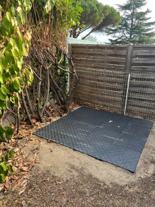 Photo de galerie - Pose de sol d’abris de jardin .