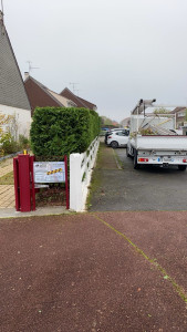 Photo de galerie - Taille de haie sur la chapelle St mesmin
