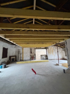 Photo de galerie - Création d’un étage sur une rénovation complète avec une belle hauteur sous toiture. 
