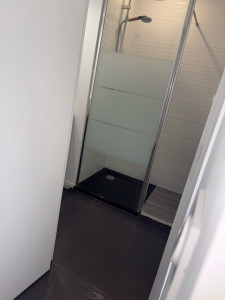 Photo de galerie - Après enduit et peinture salle de bain 