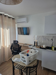 Photo de galerie - Aménagement de 9 chambres de type AirBnB (montage meubles, tableaux, miroirs, agencements...) 