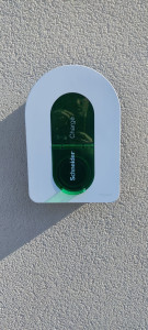 Photo de galerie - Installation d'une borne Schneider 7,4kw