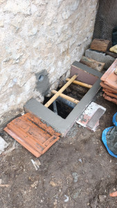 Photo de galerie - Hola voisin multiservices 24 
réhausse pour accéder à la cave 
et installation d'une ventilation 