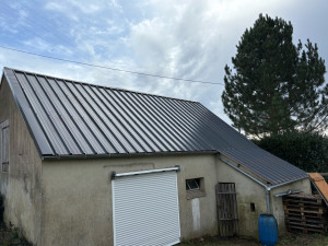 Photo de galerie - Désamiantage suivi de la mise en place d’un bac acier.