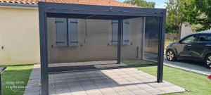 Photo de galerie - Montage pergola bi climatique 