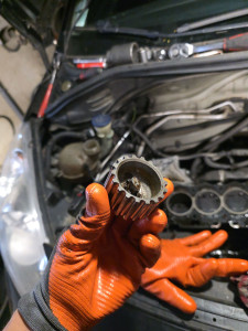 Photo de galerie - Dépose haut moteur casse  a cause de la
 pompe à eau   peugeot 207 