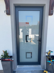 Photo de galerie - Porte d’entré avec vitrage décoratif 