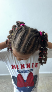 Photo de galerie - Tresses collées sur petite fille