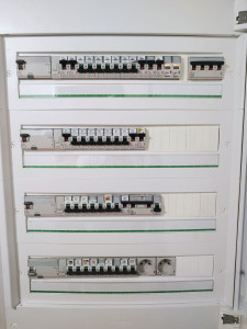 Photo de galerie - Installation du Tableau Électrique Triphasé 