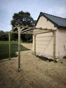 Photo de galerie - Montage et fixation d'une pergola