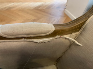 Photo de galerie - Fauteuil ganses à refaire 