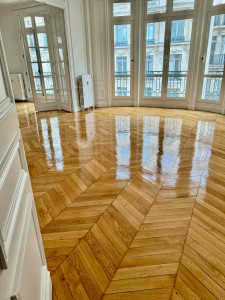 Photo de galerie - Faire la peinture plus ponçage parquet et vernis