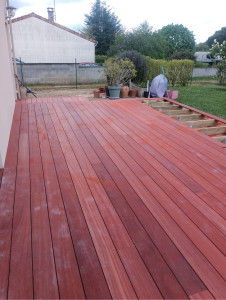 Photo de galerie - C’est une terrasse en bois c’est du padouk 