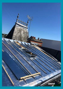 Photo de galerie - Pose de couverture à tasseaux en zinc