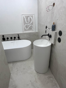 Photo de galerie - Installation lavabo et baignoire création des arrivées et évacuation 