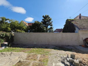 Photo de galerie - Maçonnerie - enduit - pose de couvertines béton 