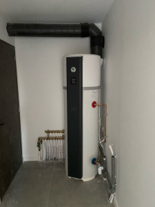 Photo de galerie - La pose  d’un ballon thermodynamique 