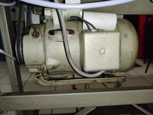 Photo de galerie - Ajout d'un condensateur pour faire fonctionner le moteur sur le réseau monophasé