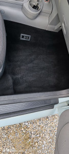 Photo de galerie - Moquette tâché de sang et colle.

Remise a neuf. 