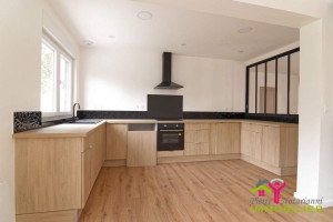 Photo de galerie - Pose parquet et meuble cuisine plâtrerie peinture 