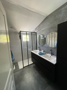 Photo de galerie - Rénovation de salle de bain fournie par nos soins
