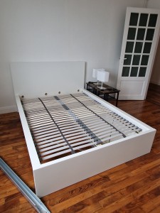 Photo de galerie - Montage lit MALM IKEA blanc, 140x200 cm