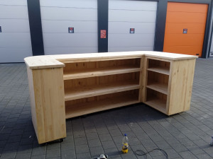 Photo de galerie - Fabrication d'un comptoir en pin 