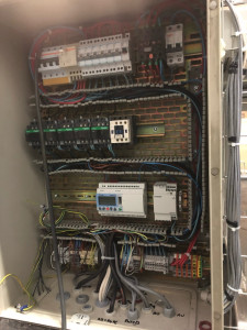 Photo de galerie - Mise en place d’un tableau électrique industriel pour process outils 