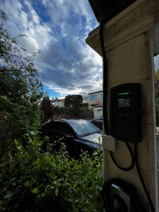 Photo de galerie - Installation d’une borne de recharge pour voiture électrique 