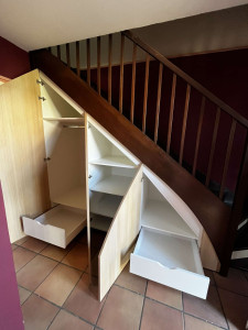Photo de galerie - Rangements sous escalier, intérieur blanc
Extérieur chêne 