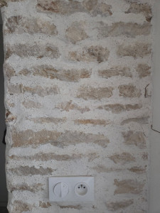 Photo de galerie - Travail de la pierre ,du bois, peinture 