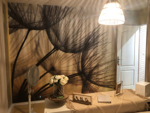 Photo de galerie - Je décolle ancien papier peint prépare le mur et repose d un nouveau papier 