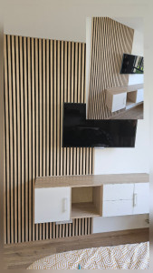 Photo de galerie - Montage 4 cubes ,panneaux tasseaux décoratif et TV