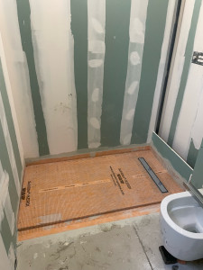 Photo de galerie - Fabrication de bac à douche étanche à carreler sur mesure.