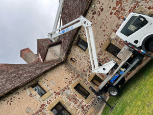 Photo de galerie - Réparation de tuiles suite à la grêle 