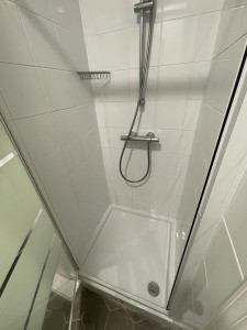 Photo de galerie - Cabine de douche propre et désinfectée