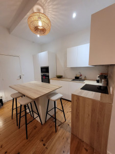 Photo de galerie - Cuisine équipée sur-mesure. 