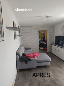 Photo de galerie - Peinture plafond et mur et pose de papier peint intissé 
