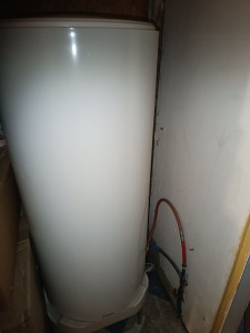 Photo de galerie - Évacuation de l'ancienne cumulus, remplacer par un 200L, avec raccordement hydraulique et électrique
