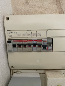 Photo de galerie - Après : équilibrage des équipements ajout de disjoncteurs et remplacement du  disjoncteur défectueux.