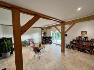 Photo de galerie - Préparation  des murs pour des travaux intérieurs comme  le ponçage, la peinture (protection des portes, fenêtres).

