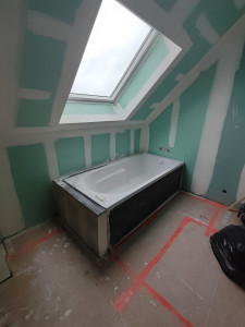 Photo de galerie - Pose d'une baignoire acrylique 1.70x 90 plus la tablette a la demande du client