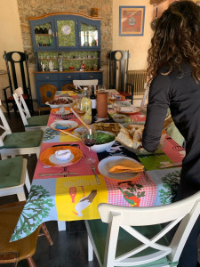 Photo de galerie - Organisation d’un déjeuner de type méditerranéen chez un particulier.