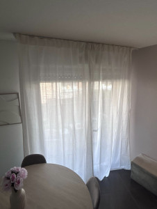 Photo de galerie - Installation d'un rail coulissant au plafond.